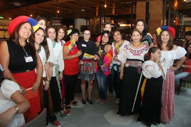 Asistentes al desayuno de Damas Latinas en el restaurante La Tablita. (EL CORREO)