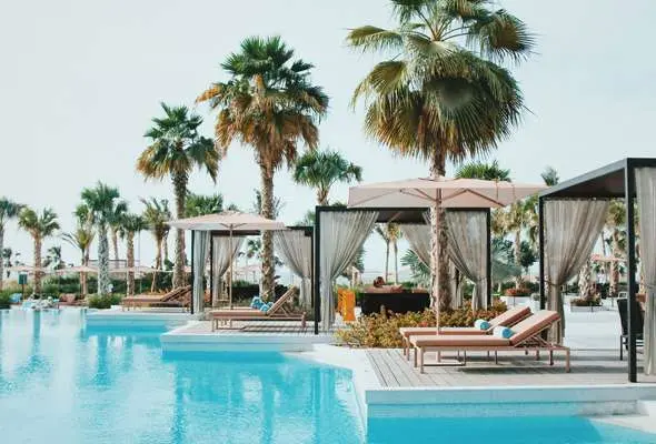 Piscina del Caesars Palace en Dubai.