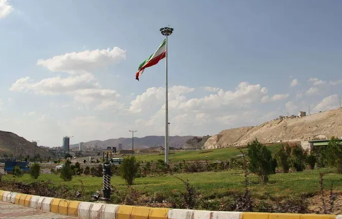 Bandera de Ir&aacute;n en Tabriz. (EL CORREO)