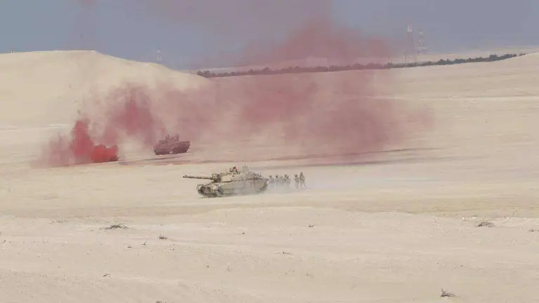 Una imagen de los ejercicios militares realizados en el desierto de Abu Dhabi.