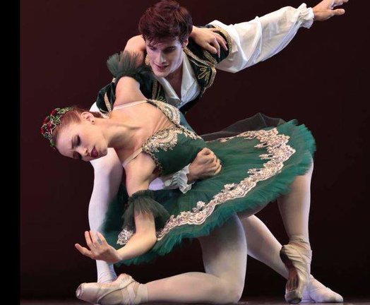 Un momento de una actuación del Ballet Nacional de Cuba.  (Ernesto Mastrascusa)