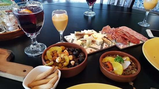 En las celebraciones de Casa de Tapas encontrarás mucha alegría y animación, además de la más exquisita comida española. (Facebook)