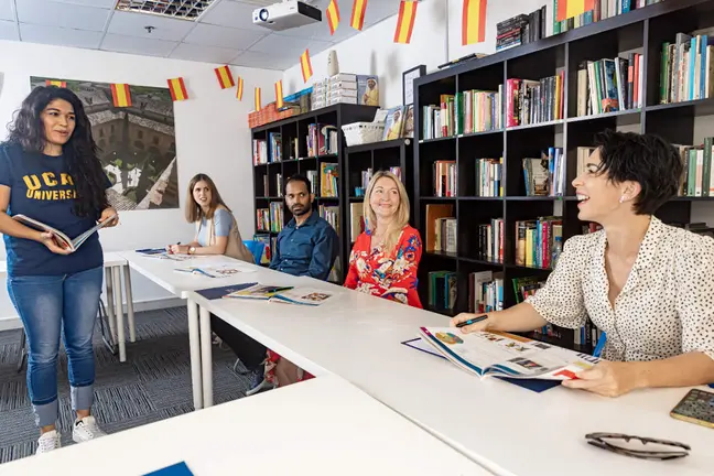 Durante el verano, UCAM Dubai ofrece la oportunidad perfecta para sumergirse en la lengua y la cultura española. (Cedida)