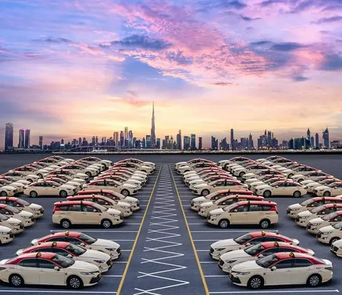 Una imagen de taxis en Dubai. (WAM)