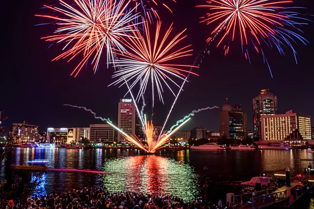 Los fuegos artificiales son uno de los platos fuertes del fin de semana de Ramadán en Dubai. (WAM)