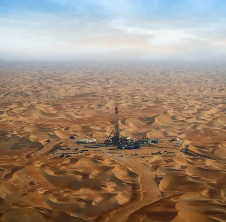 Un pozo de Adnoc en el desierto de Abu Dhabi. (WAM)