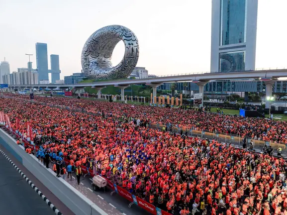 Multitudinaria carrera en Dubai. (WAM)