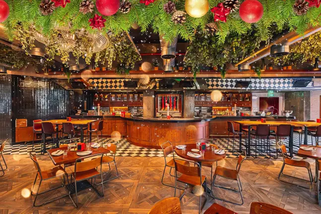 Lola Taberna Dubai se viste de fiesta por Navidad. (Cedida)