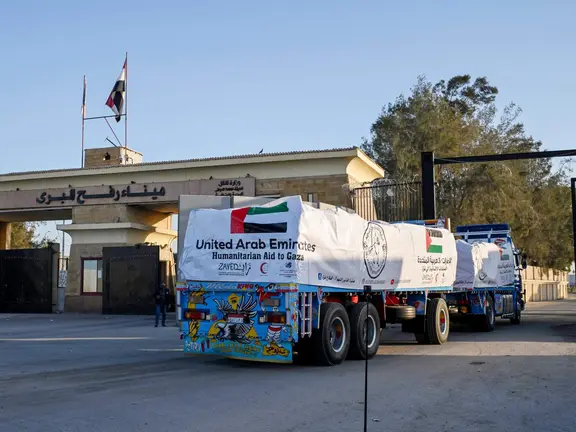 Un cami&oacute;n de ayuda emirat&iacute; con destino a Gaza. (WAM)