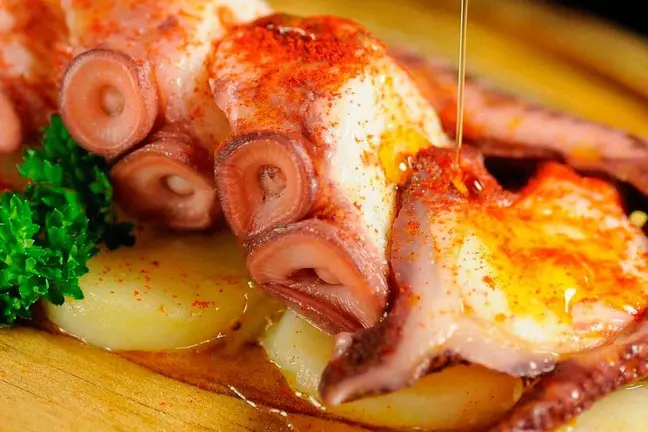 El exquisito pulpo a la gallega no faltará en las mesas de Lola Taberna. (Fuente externa)