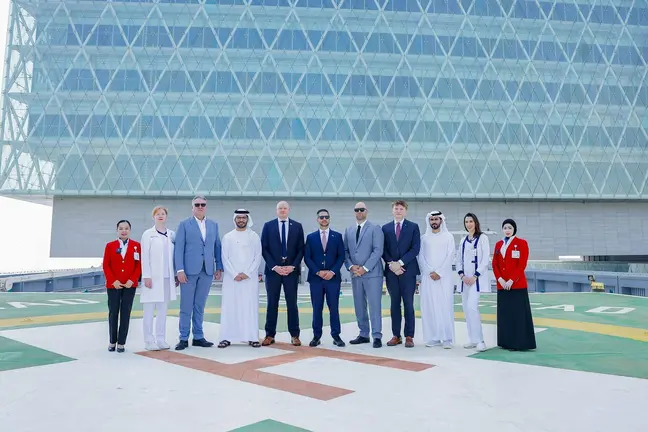 Representantes de la clínica Cleveland y Archer Aviation en Abu Dhabi. (WAM)