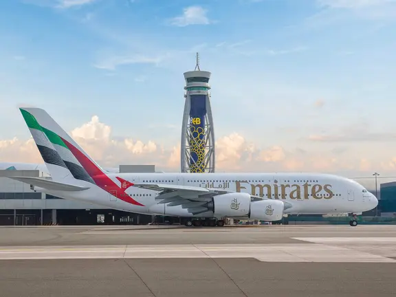 Un avión de Emirates en el Aeropuerto Internacional de Dubai. (Emirates)