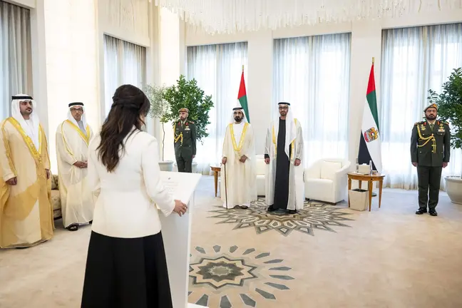 Un momento del juramento de la ministra de Estado, Lana Zaki Nusseibeh. (WAM)