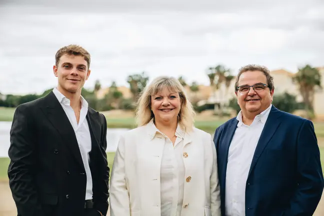 De izquierda a derecha: Max Pompas, Gabriela Schneir y Sergio Pompas, fundadores y representantes de GESMAR 2000. (Cedida)