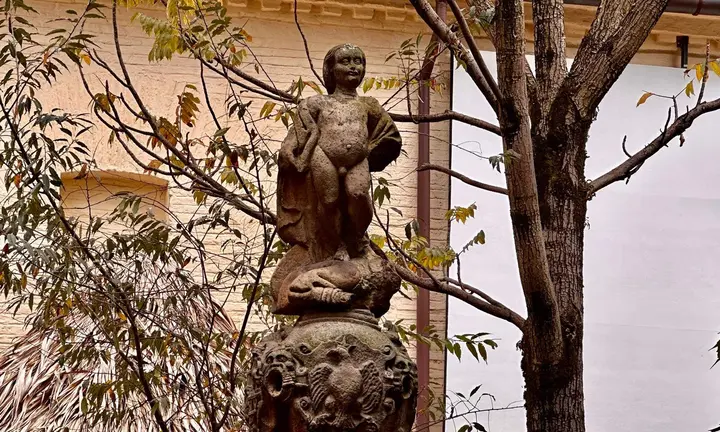 El mono de la pila, fuente legendaria, existe y está ubicada en el Museo Colonial de Bogotá. (Patricia Mogollón)