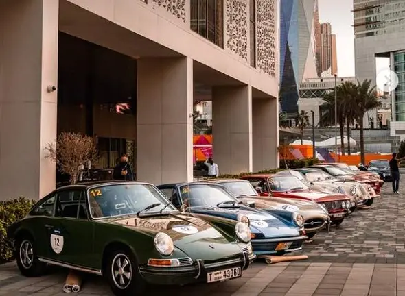 Coches clásicos en EAU. (Instagram)