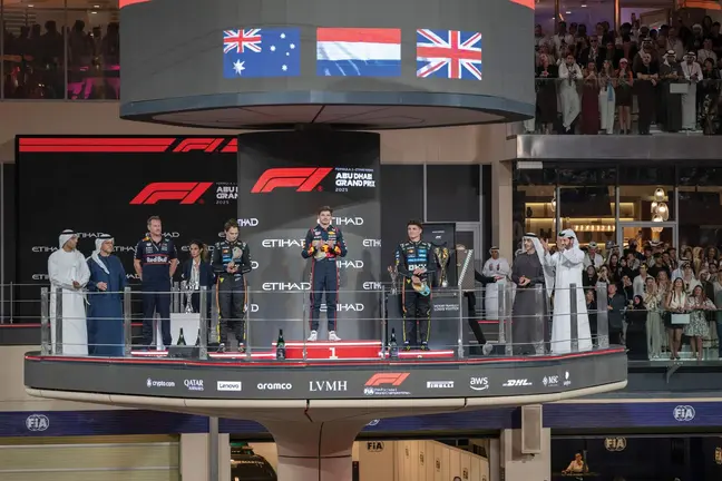 El podio del Gran Premio Fórmula 1 de Abu Dhabi. (WAM)