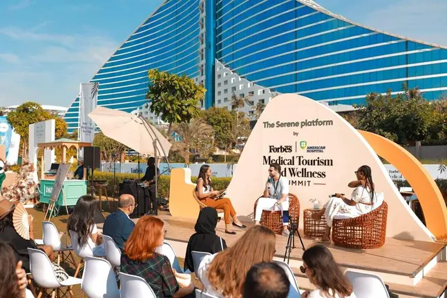 Una edición de la Cumbre de Turismo Médico en Dubai. (WAM)