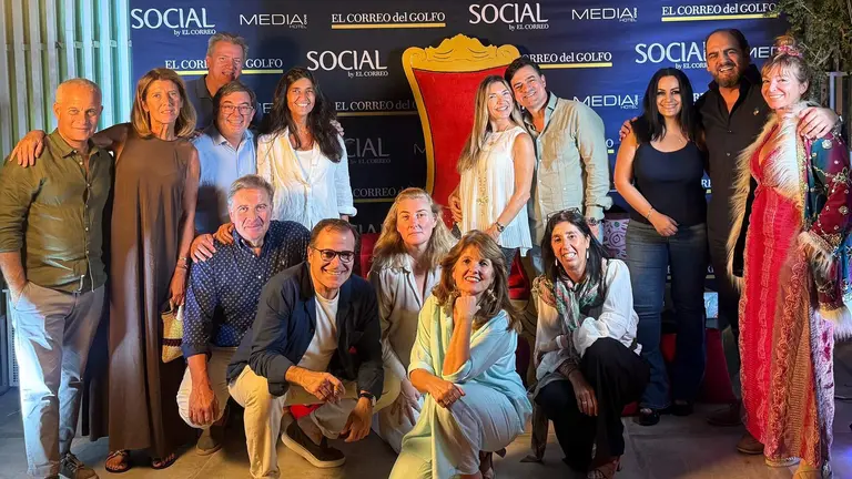 Asistentes al encuentro Social By El Correo de Navidad. (EL CORREO)