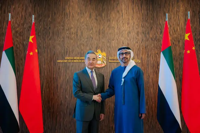 Ministros de Exteriores de EAU y China en Abu Dhabi. (WAM)