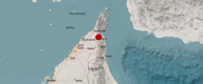 El punto rojo marcal el lugar del terremoto en la vecina Om&aacute;n. (WAM)