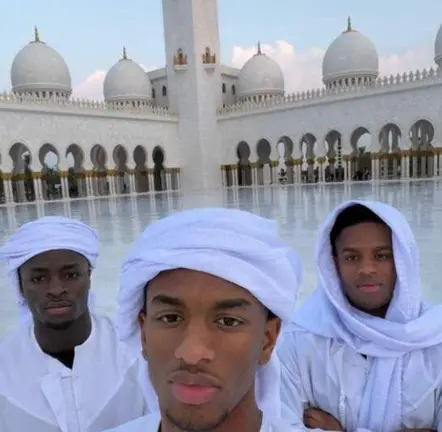 En primer t&eacute;rmino el fustbolista del Barcelona en Abu Dhabi. (Instagram)