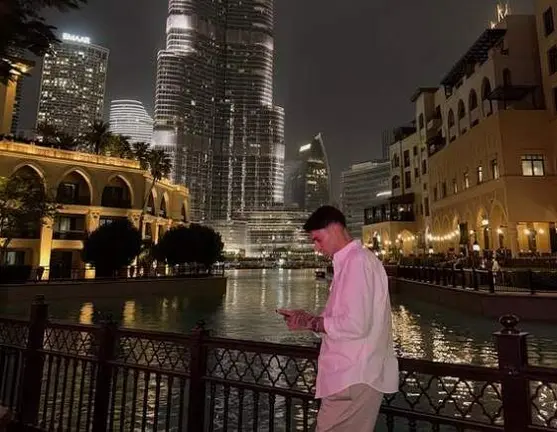 Jos&eacute; Manuel Garc&iacute;a Naranjo, exfutbolista espa&ntilde;ol en la plaza del Burj Khalifa en Dubai. (Instagram)