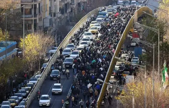 Manifestantes en Teher&aacute;n. (X)