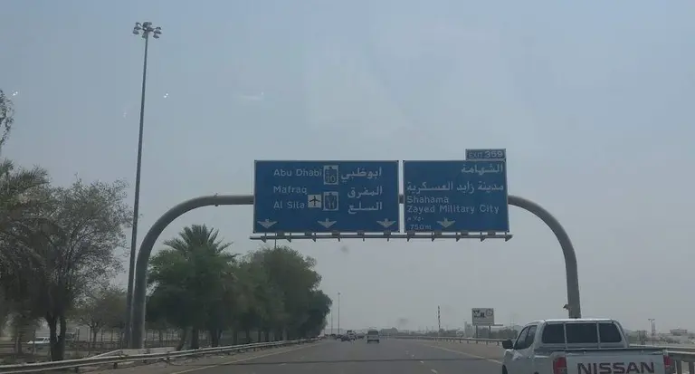 Desv&iacute;o hacia Shahama en Abu Dhabi. (EL CORREO)