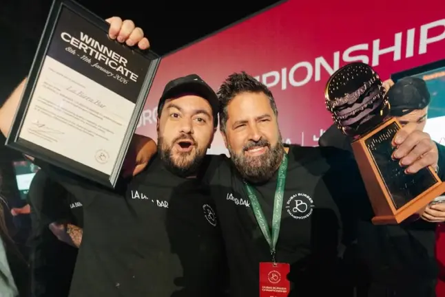 Los impulsores de la burguer argentina en Dubai. (Instagram)