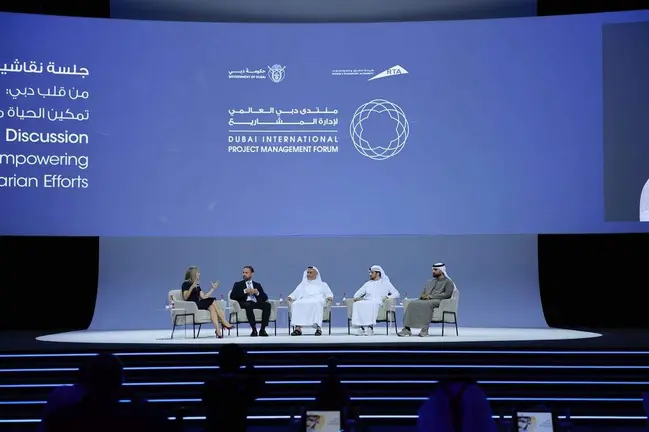 Mesa redonda titulada "Desde el Coraz&oacute;n de Dubai: Empoderando Vidas a trav&eacute;s de Esfuerzos Humanitarios". (WAM)