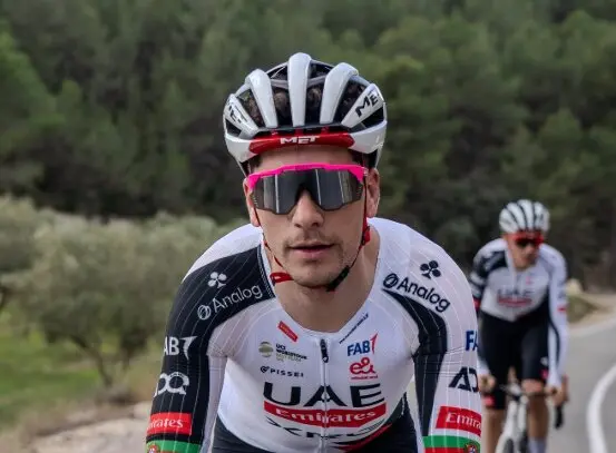 Ciclistas del UAE Team Emirates. (X)