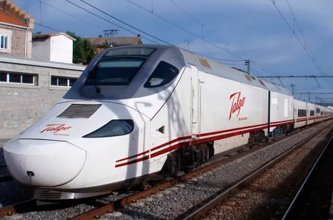 Un tren espa&ntilde;ol Talgo. (X)