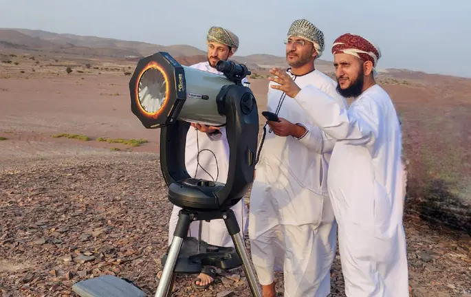 Avistamiento de la Luna en Om&aacute;n. (Agencia de noticias de Om&aacute;n)