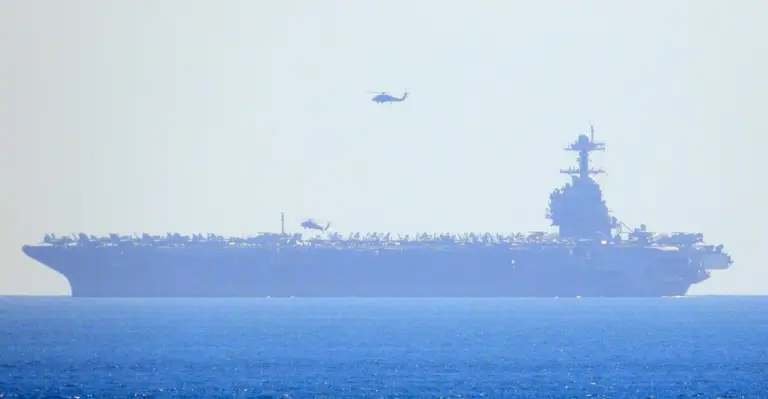 Portaaviones USS Gerald R. Ford a su paso por Gibraltar. (X)
