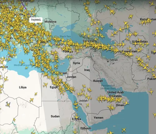 Espacio a&eacute;reo del Golfo Ar&aacute;bigo este s&aacute;bado. (Flightradar 24)