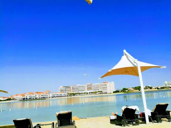 Una playa en Abu Dhabi. (EL CORREO)