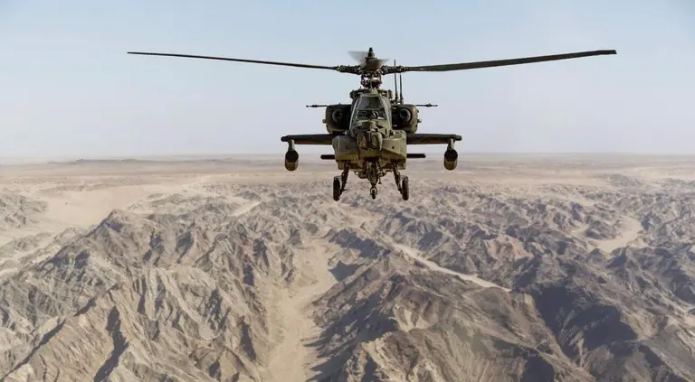 Helic&oacute;ptero Apache en la regi&oacute;n de Oriente Medio. (X)