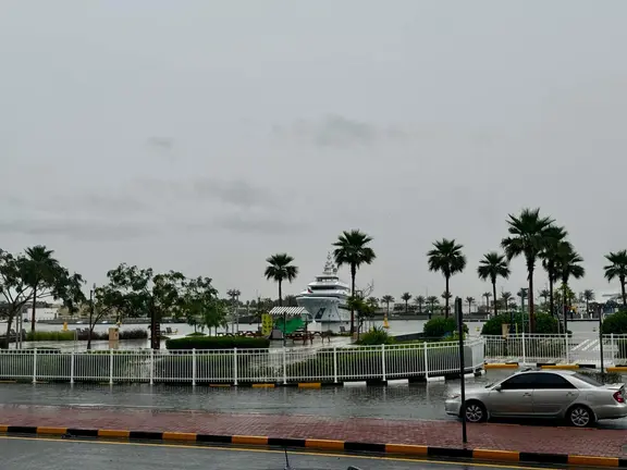 D&iacute;a con nubes en Emiratos. (EL CORREO)