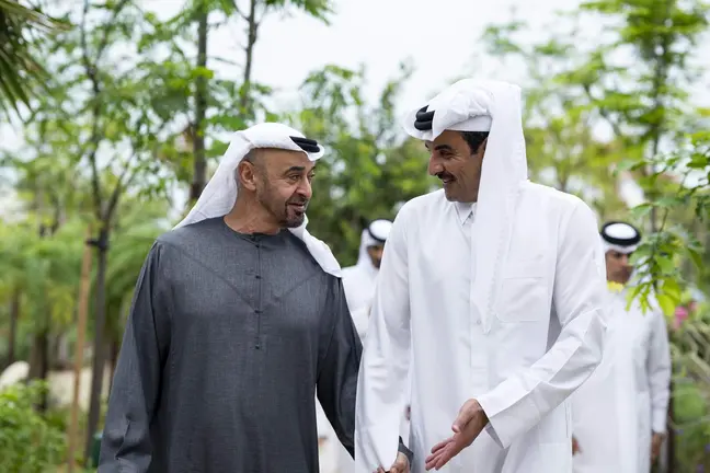 El presidente de EAU y el emir de Qatar en Abu Dhabi. (WAM)