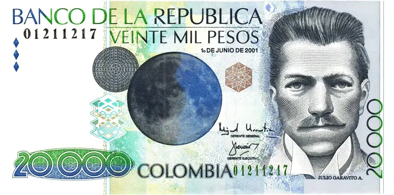 Billete colombiano de 20.000 pesos con la imagen de Julio Garavito.