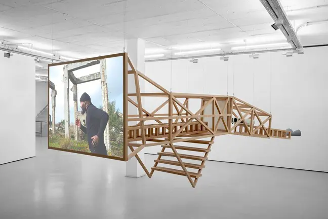 Obra en la Bienal de Sharjah. (WAM)