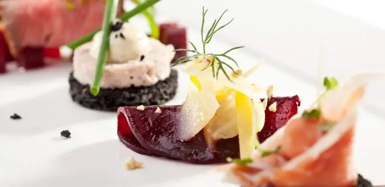 Un plato de comida elaborada. (Fuente externa)