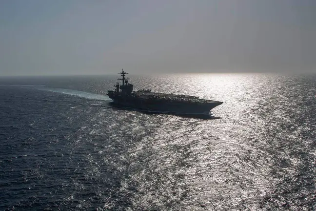 El USS Abraham Lincoln (CVN 72) en el mar Ar&aacute;bigo. (@CENTCOM)