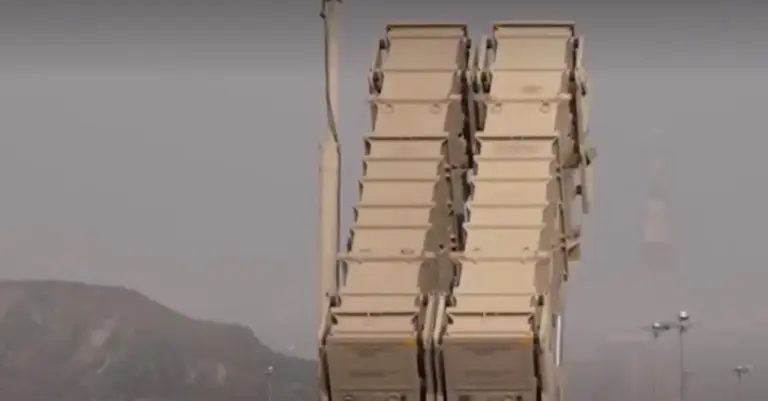 Captura de pantalla del v&iacute;deo difundido sobre la defensa a&eacute;rea saud&iacute;. (Instagram)