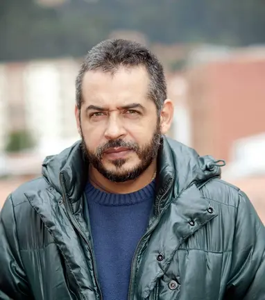 El bogotano Mario Mendoza se ha consolidado por una obra construida sin pausa. (Wikipedia)
