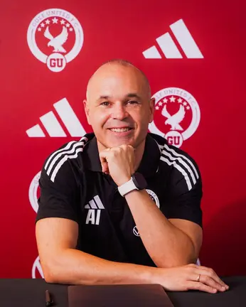 Andr&eacute;s Iniesta es actualmente entrenador principal del Gulf United FC, club fundado en 2019 en Dub&aacute;i. (@andresiniesta8)