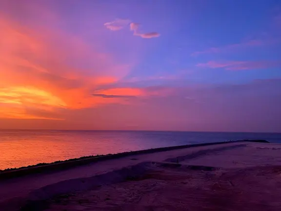 Un atardecer sobre el Mar Ar&aacute;bigo. (EL CORREO)