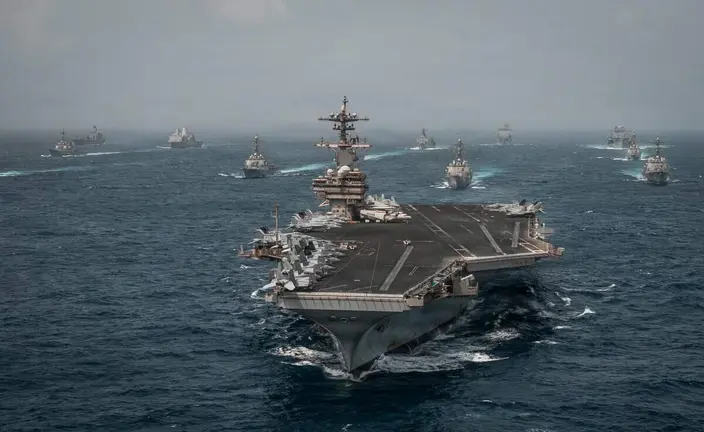 Buques de guerra de la Marina de EEUU en el Estrecho de Ormuz. (Centcom)