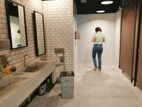 Ba&ntilde;o p&uacute;blico en Dub&aacute;i. (EL CORREO)